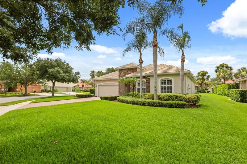 843 Wood Briar Loop, FL
