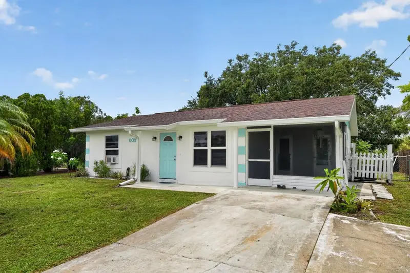 5037 Bullard St, FL