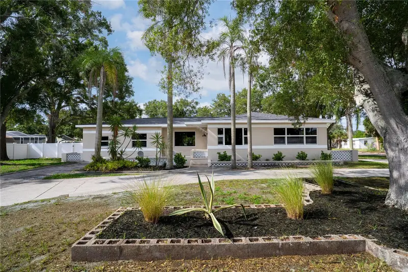 4566 28th Ave N, FL