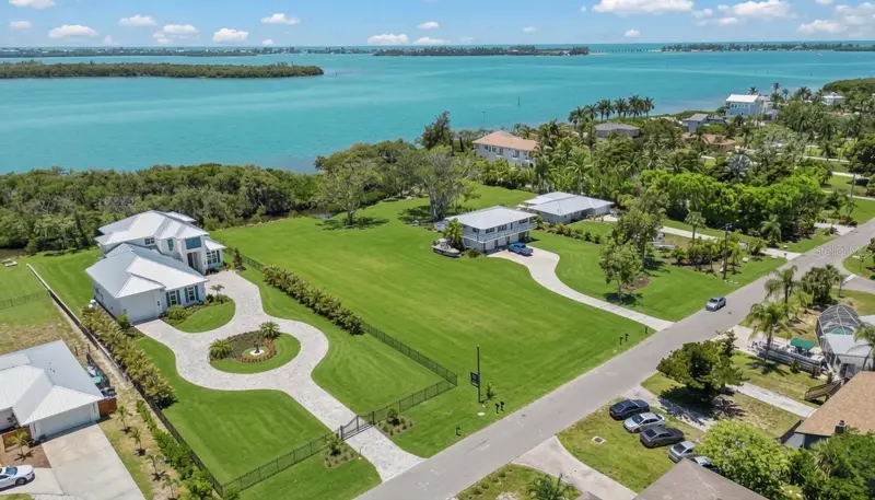 9912 46th Ave W, FL