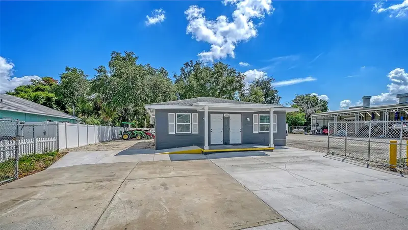 1004 27th Ave W, FL