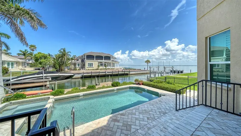 657 Halyard Ln, FL