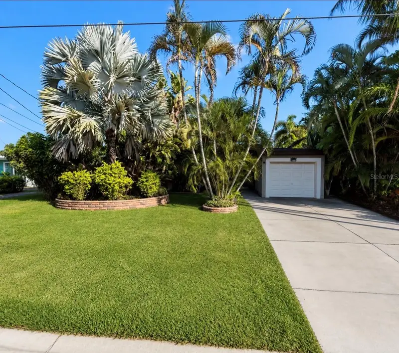 639 Normandy Rd, FL