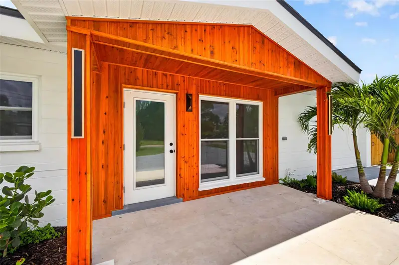 1524 Carson Cir Ne, FL