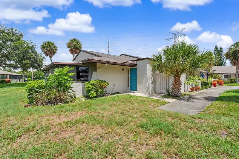 1502 16th Cir Se, FL