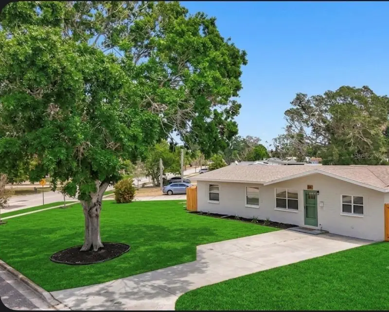 200 Lewis Blvd Se, FL