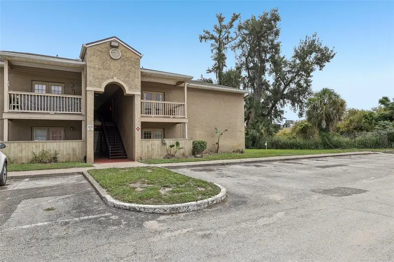 305 Wymore Rd #208, FL
