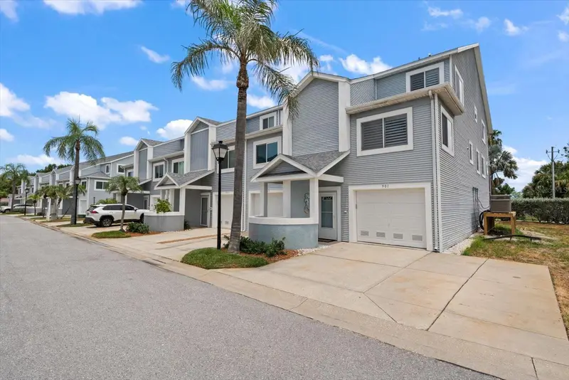 901 Harbour House Dr, FL