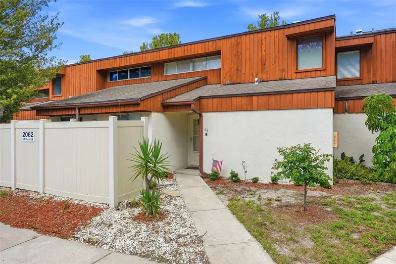 2062 Sunset Point Rd #64, FL