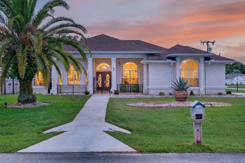 2 Forge Ln, FL