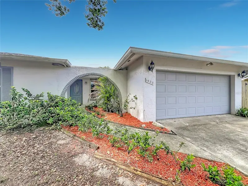 1523 Canterbury Cir, FL