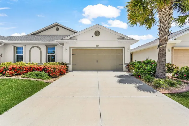 25008 E Lenox Cir, FL