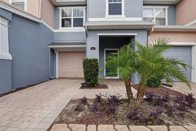 901 Pine Pointe Ln, FL