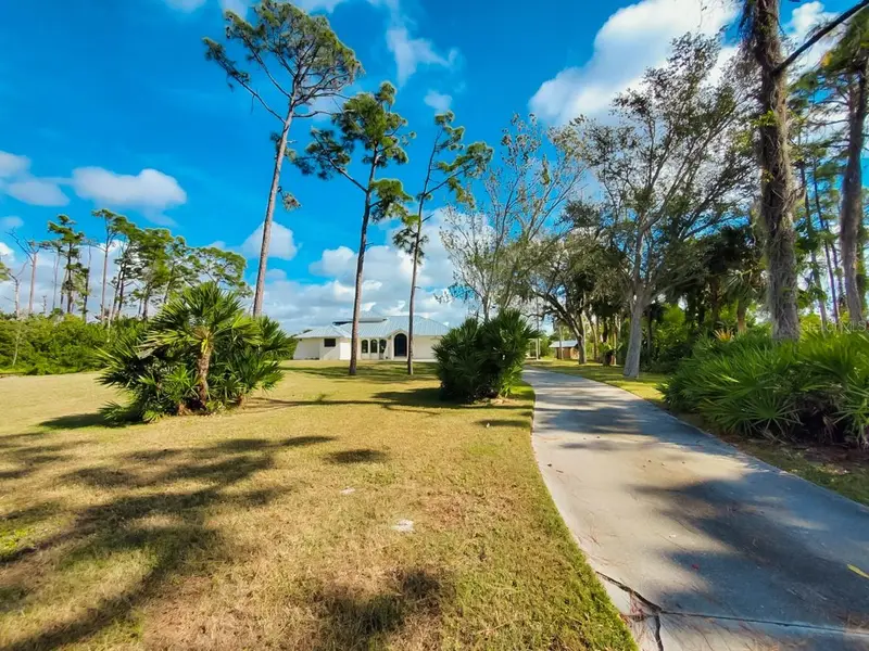 18 Riverfront Dr, FL