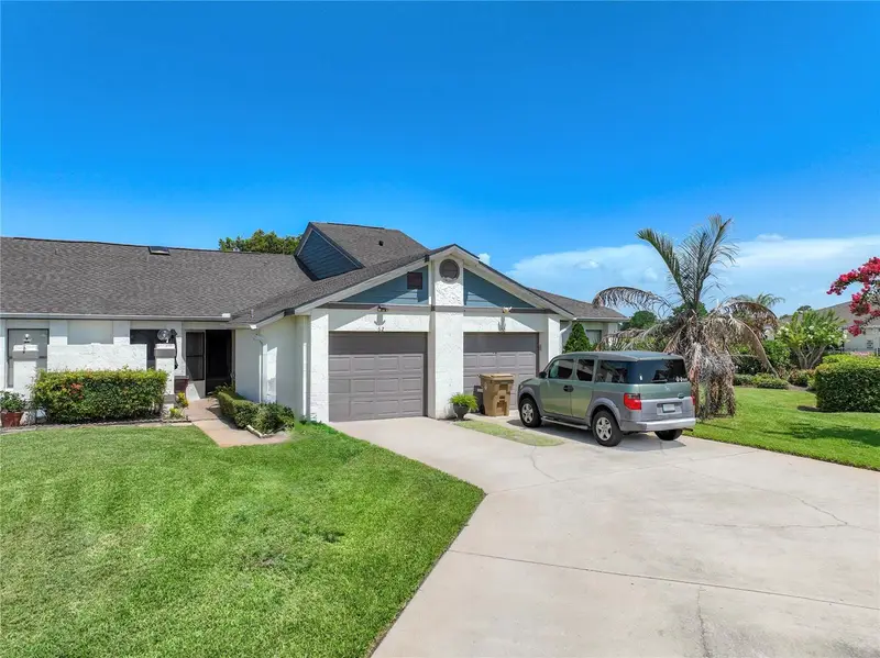 62 Lakepointe Cir, FL