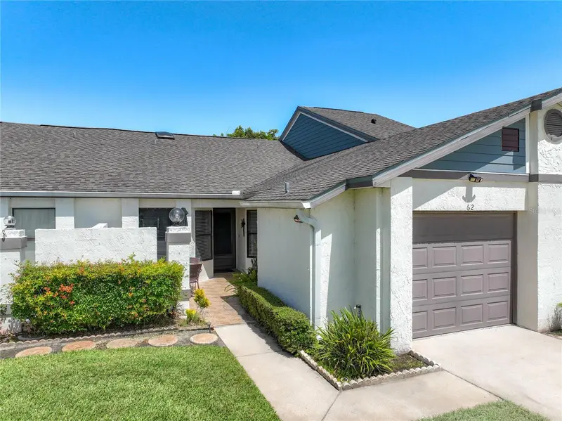 62 Lakepointe Cir, FL