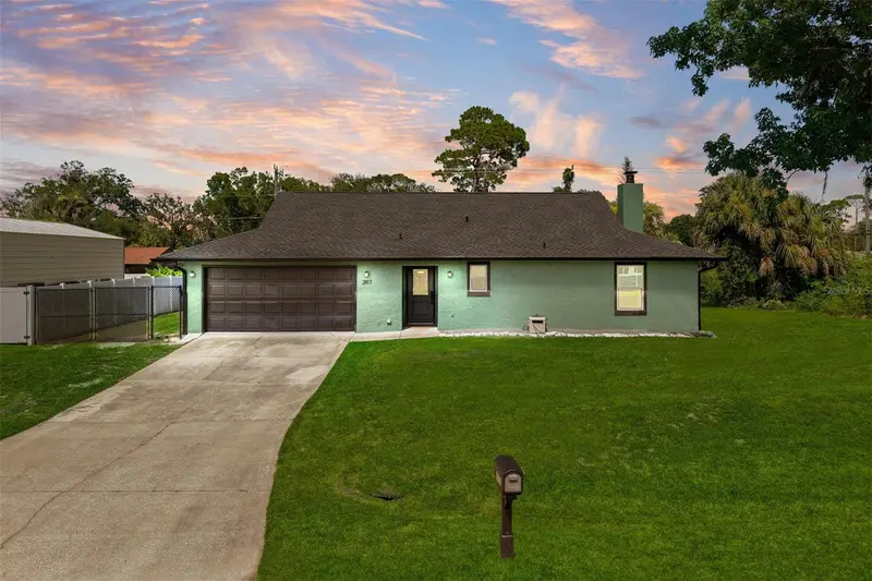 2817 Yule Tree Dr, FL
