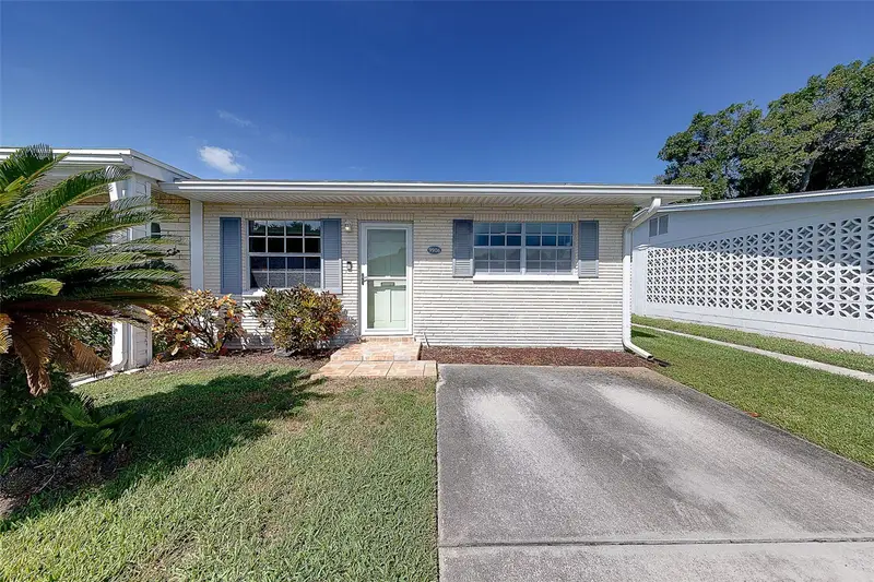 9906 Lily St N, FL