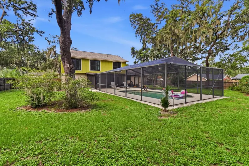302 Bloomingfield Dr, FL