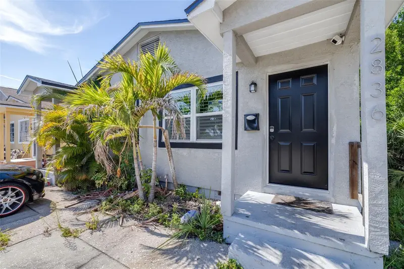 2834 & 2836 Freemont Ter S, FL