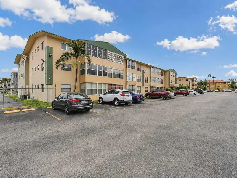 110 Royal Palm Rd #208, FL