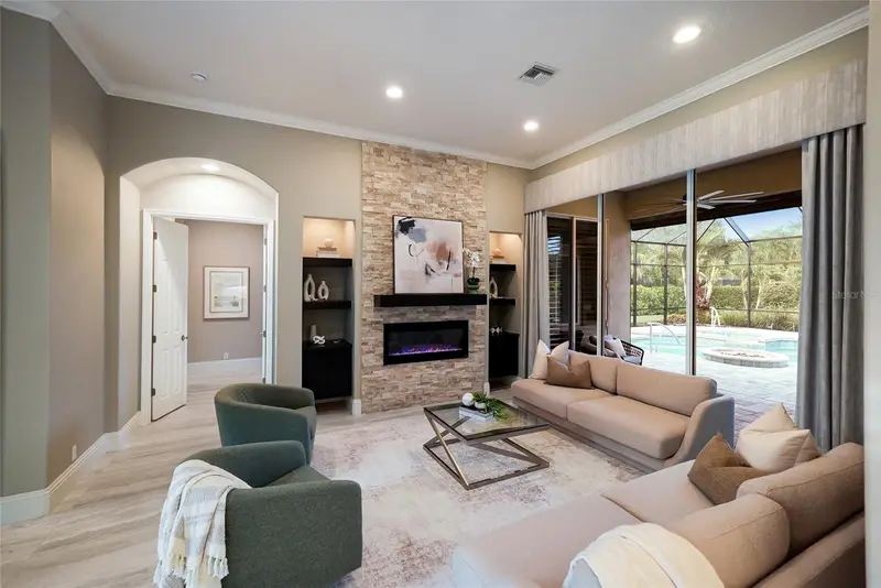 8122 Lone Tree Gln, FL