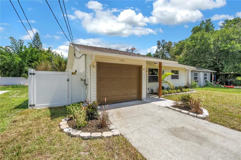 1221 36th Ter N, FL