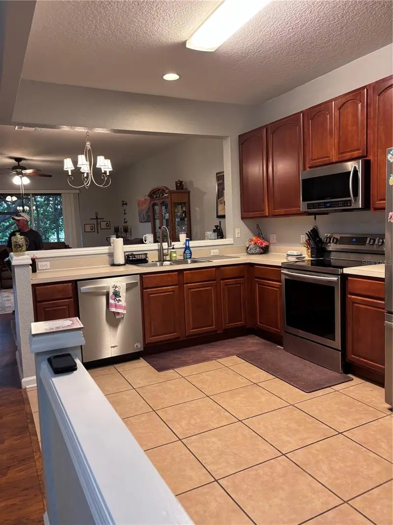 1121 Loyola Ct, FL
