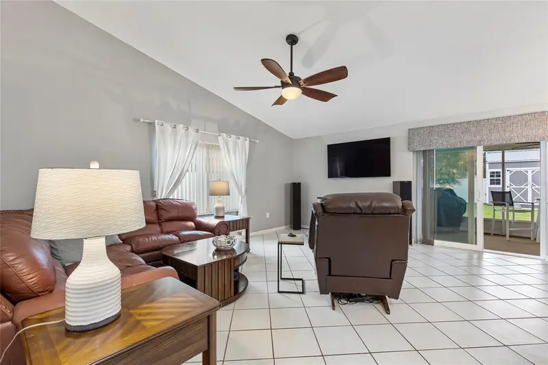 102 Eastwood Dr, FL