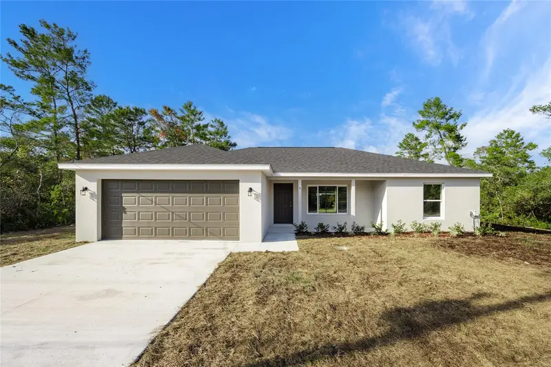 691 E Country Club Dr, FL