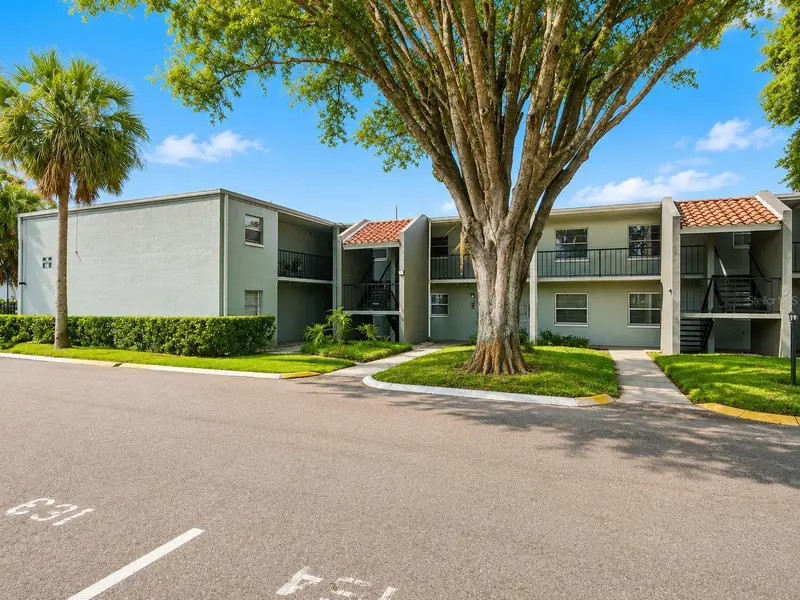 2812 Somerset Park Dr #105, FL