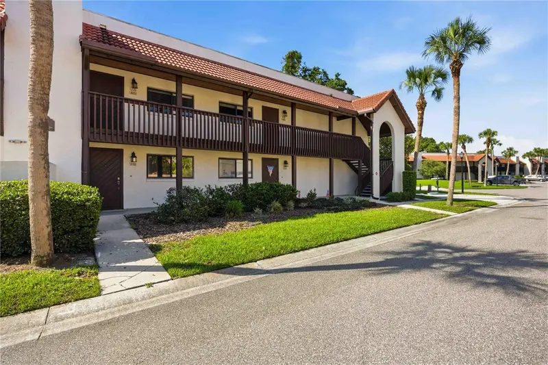 6204 Country Club Dr #F24, FL