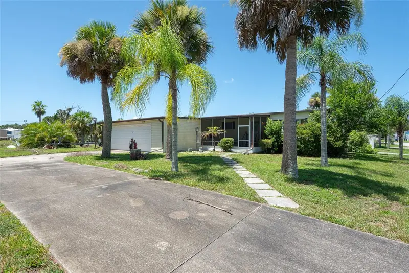 110 Charles St, FL