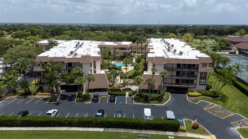 3035 Countryside Blvd #24b, FL