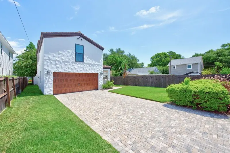 626 35th Ave N, FL