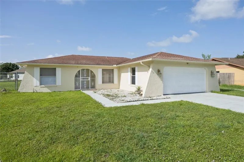 714 Tournament Ln, FL