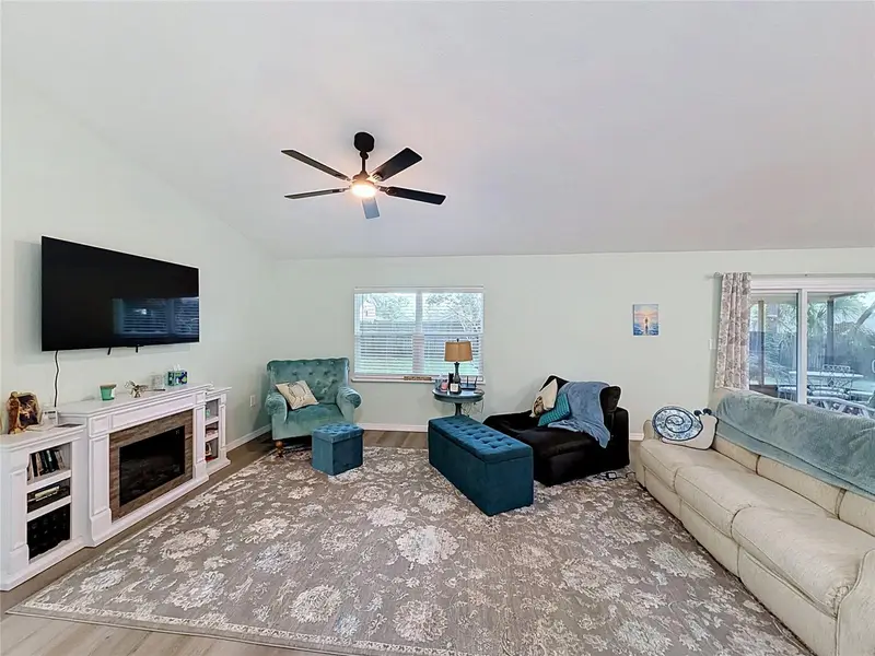 706 Old Creek Ct, FL