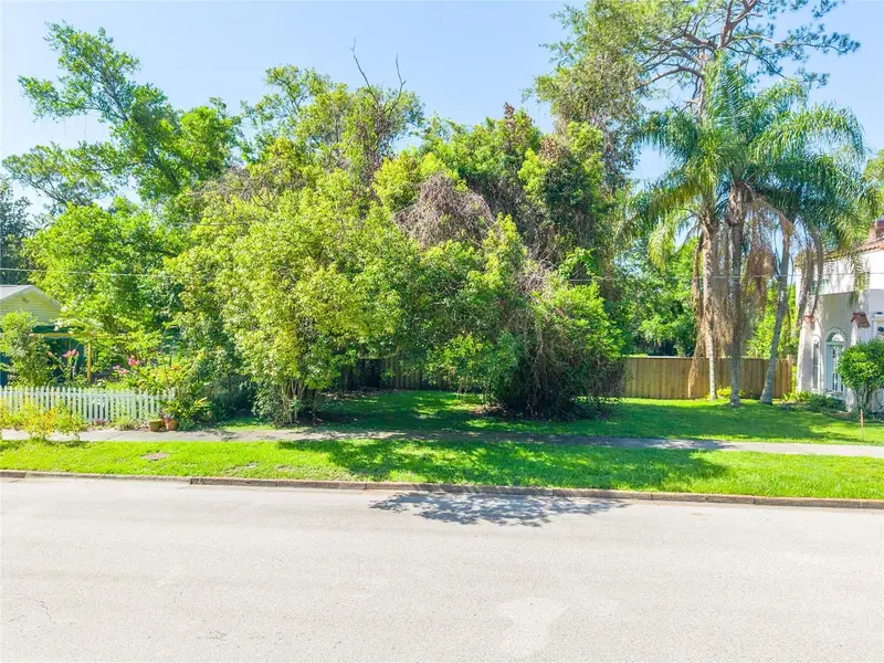 Valencia St, FL