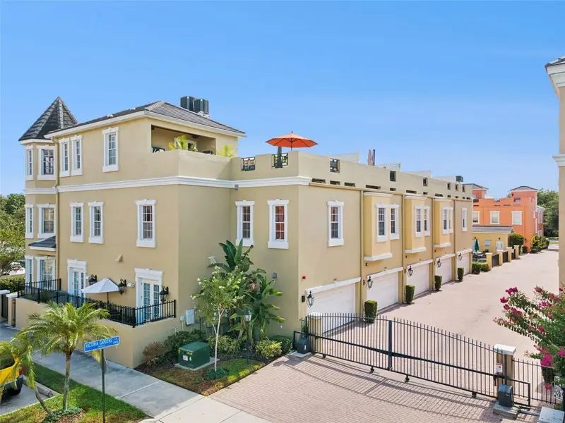 2402 Victoria Gardens Ln, FL