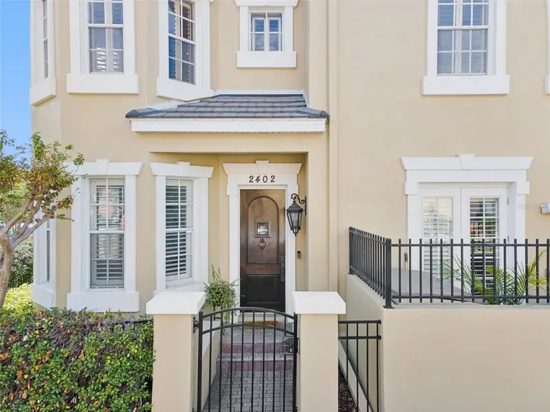2402 Victoria Gardens Ln, FL