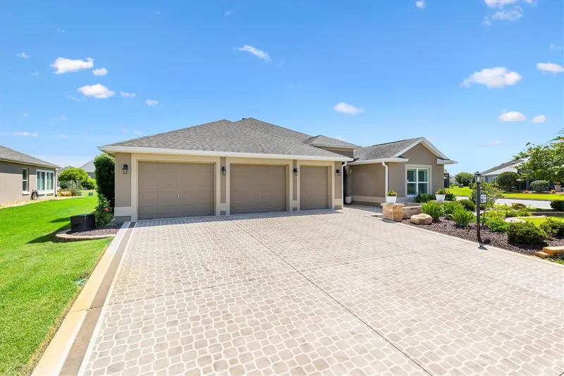 728 Congaree Loop, FL