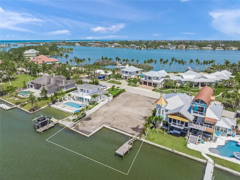 325 Sunrise Dr, FL