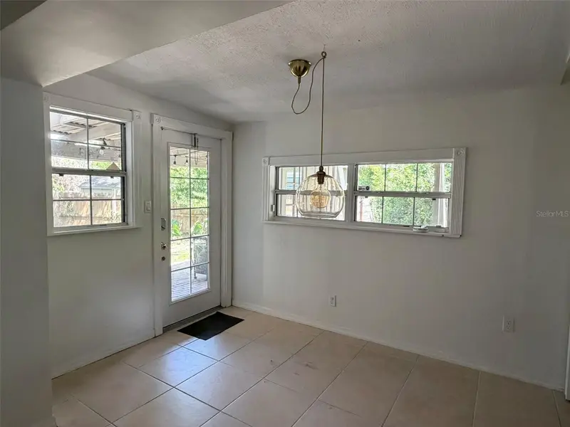 1227 Country Club Dr, FL