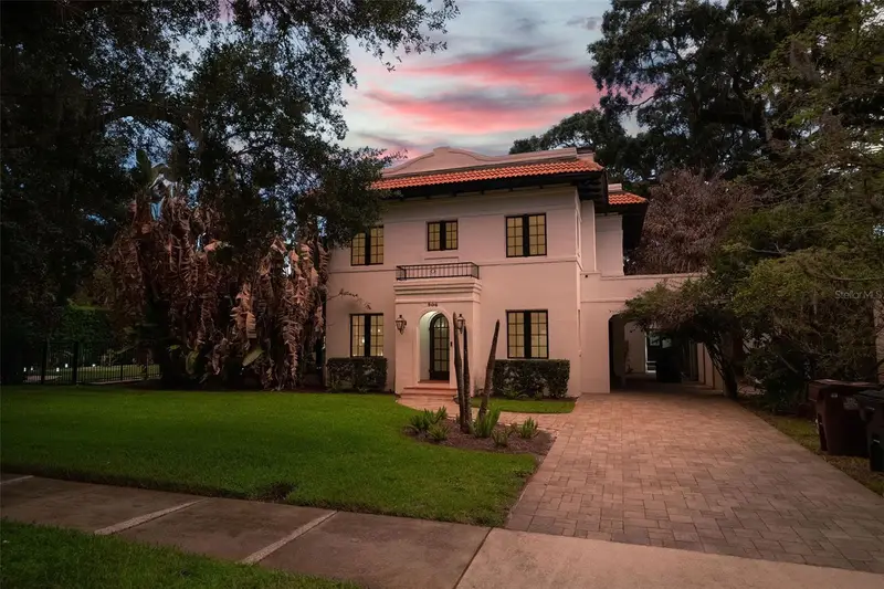 906 Alhambra Ct, FL