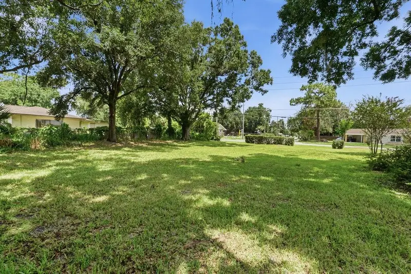 Lot 9&W. 25’ Ft. Lot 10 Millinockett Ln, FL