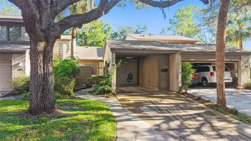 612 Woodridge Dr, FL