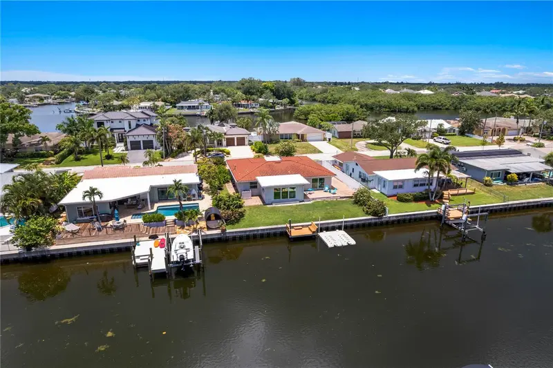 4425 13th Way Ne, FL