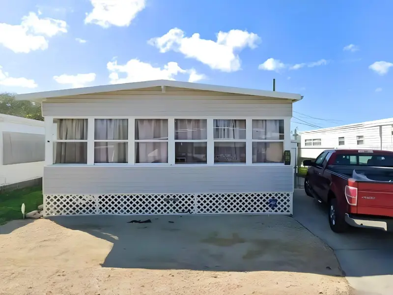 916 51st Avenue Plz W, FL