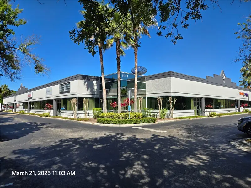 7901 Kingspointe Pkwy #23, FL
