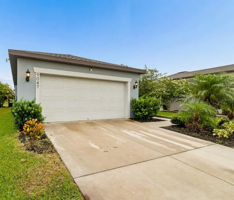 9047 Royal River Cir, FL